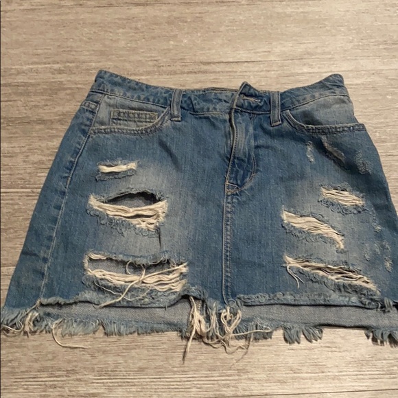 Distressed skirt - Picture 2 of 3